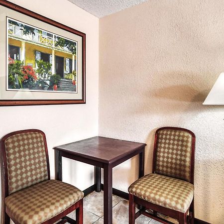 Palms Garden Inn Ellisville Exterior photo