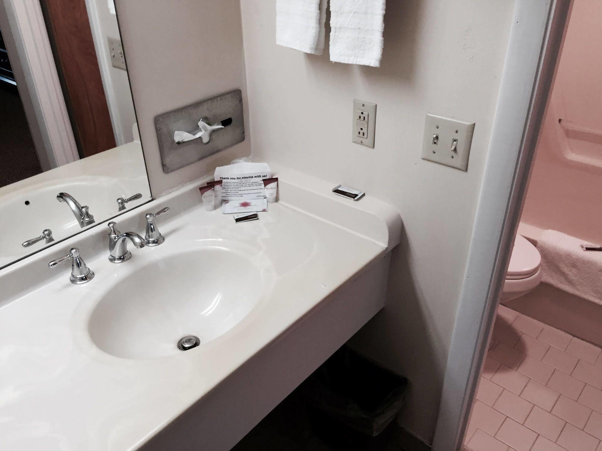 Palms Garden Inn Ellisville Exterior photo