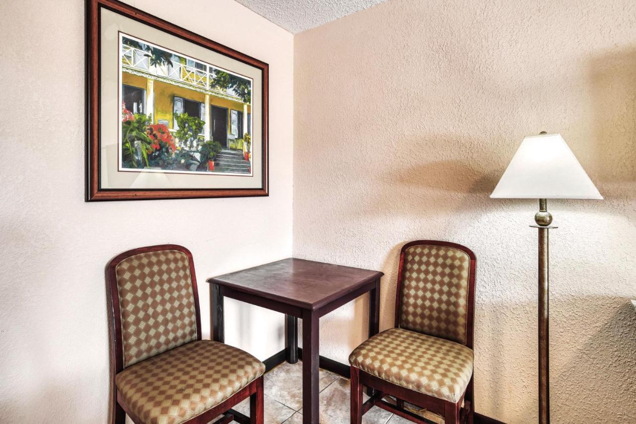 Palms Garden Inn Ellisville Exterior photo